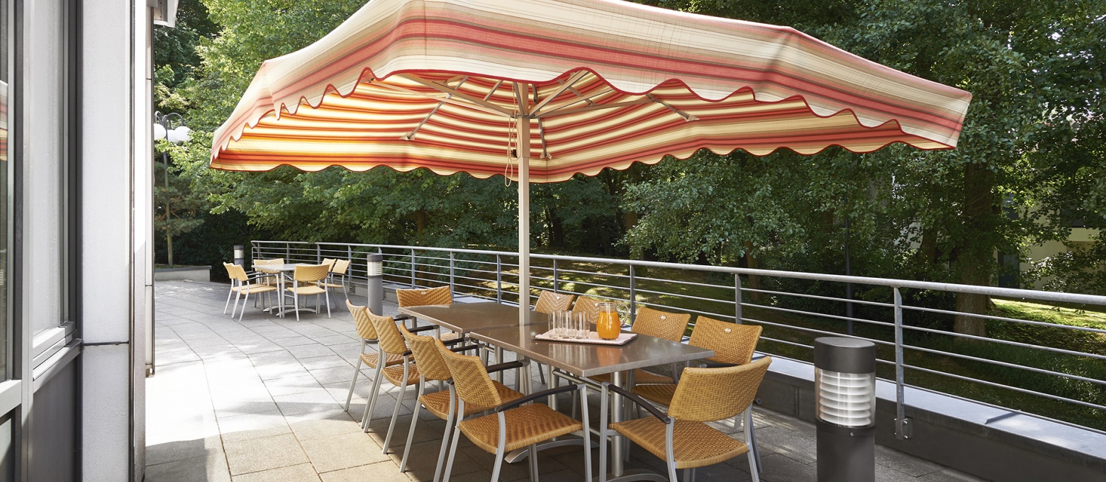 Nutzen Sie die Restaurant-Terrasse bei schönem Wetter.