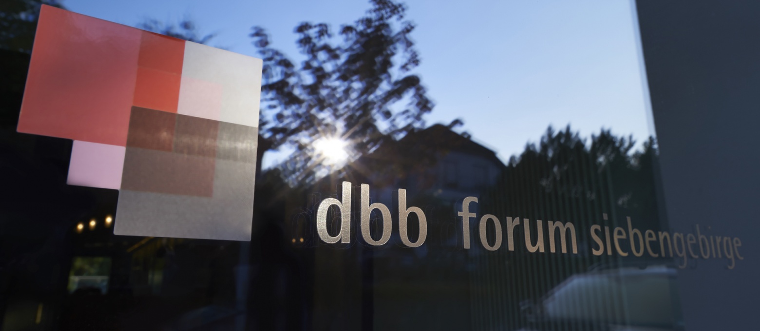 01 dbb7 Aussen Eingang JULI6248 1920